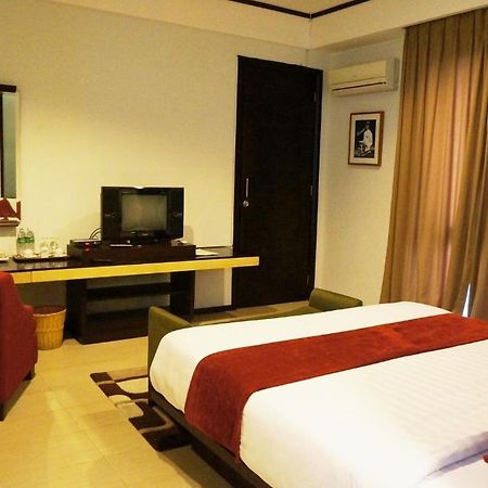 פדאנג Rumah Nenek Hotel And Restaurant מראה חיצוני תמונה