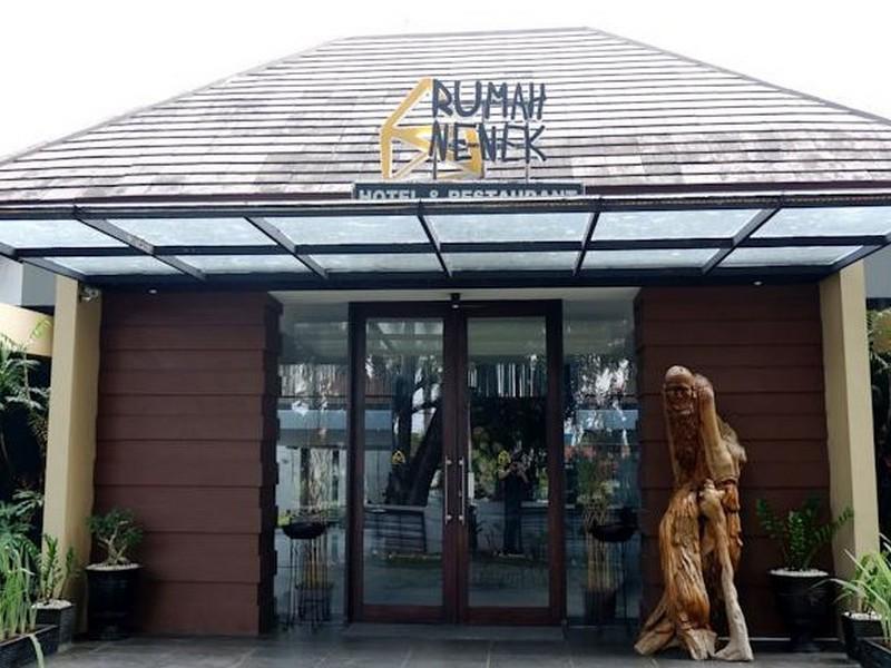 פדאנג Rumah Nenek Hotel And Restaurant מראה חיצוני תמונה
