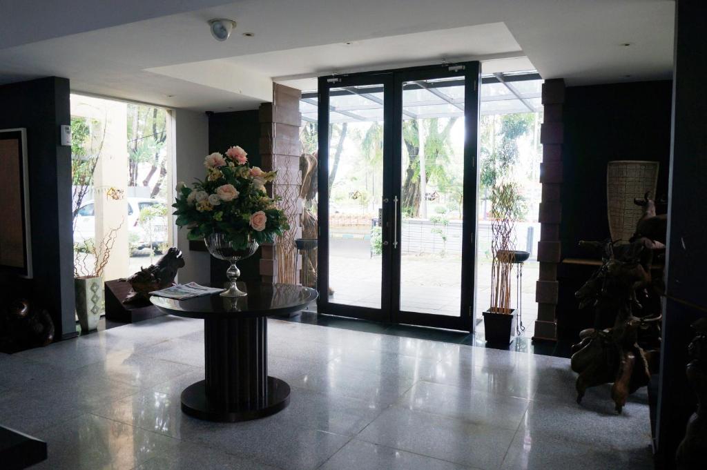 פדאנג Rumah Nenek Hotel And Restaurant מראה חיצוני תמונה