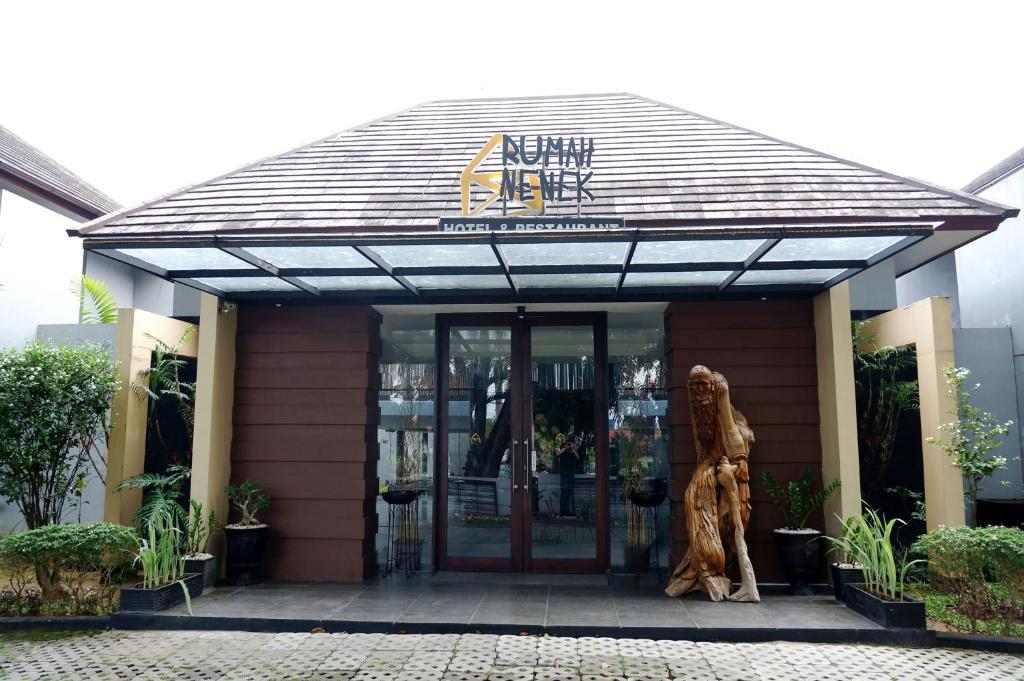 פדאנג Rumah Nenek Hotel And Restaurant מראה חיצוני תמונה